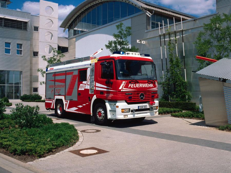  Mercedes-Benz Actros 1835 Feuerwehr by Rosenbauer 1997 года  (фото 1 из 3)
